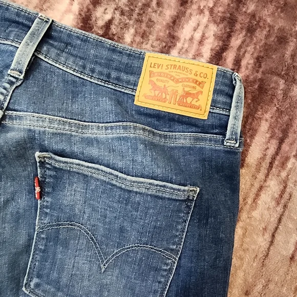 Levi's Classic Blue Women's Skinny Jeans - Picture 9 of 9